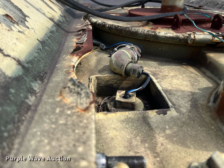 image for item LF9399 Aluminum fuel tank bed