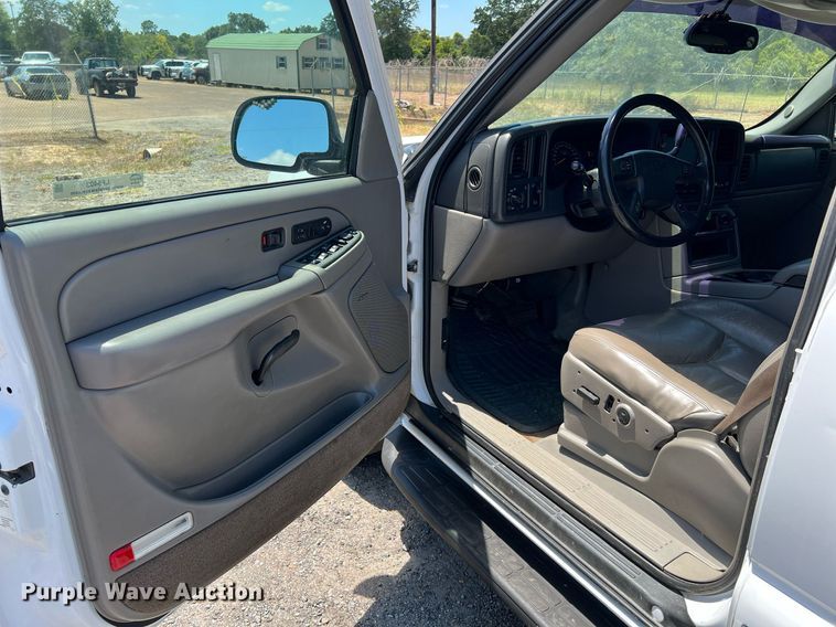 image for item LF9403 2004 Chevrolet Tahoe  SUV