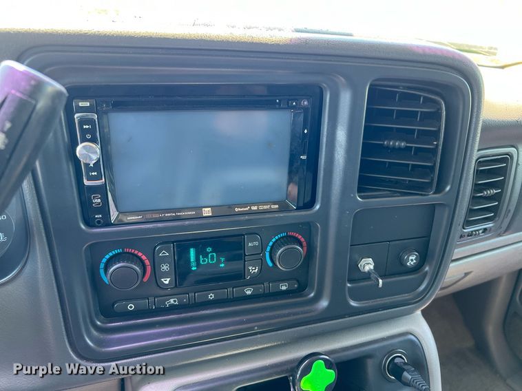 image for item LF9403 2004 Chevrolet Tahoe  SUV