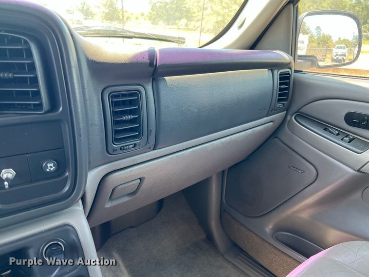 image for item LF9403 2004 Chevrolet Tahoe  SUV