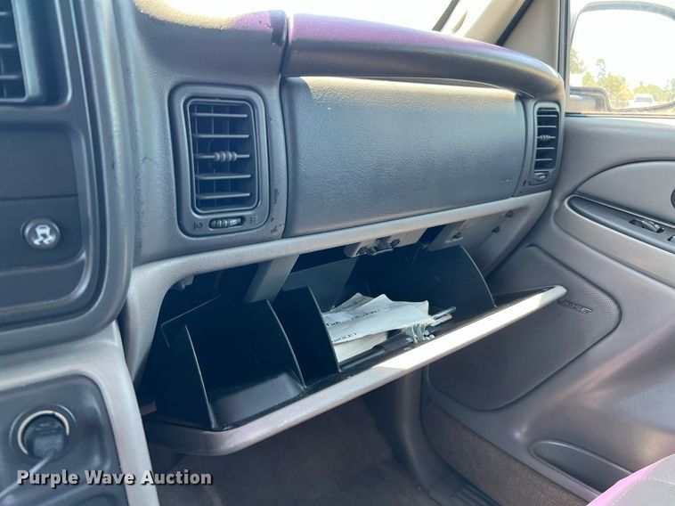 image for item LF9403 2004 Chevrolet Tahoe  SUV