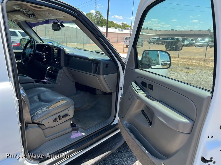 image for item LF9403 2004 Chevrolet Tahoe  SUV