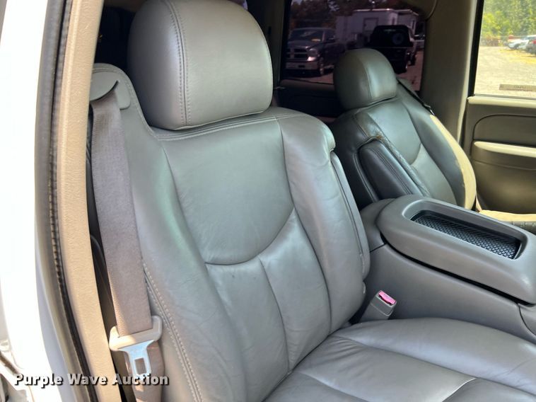 image for item LF9403 2004 Chevrolet Tahoe  SUV