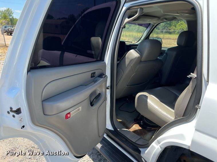 image for item LF9403 2004 Chevrolet Tahoe  SUV