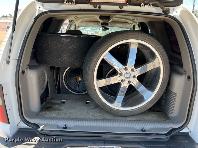 image for item LF9403 2004 Chevrolet Tahoe  SUV