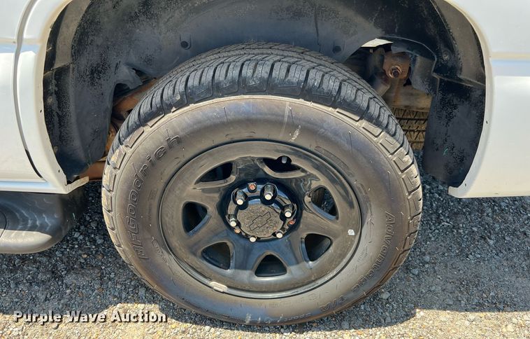 image for item LF9403 2004 Chevrolet Tahoe  SUV