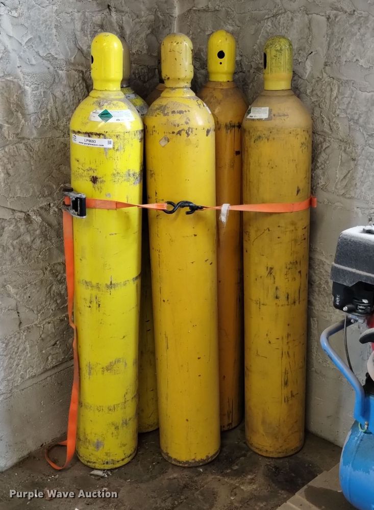 image for item LP9693 (6) oxygen tanks