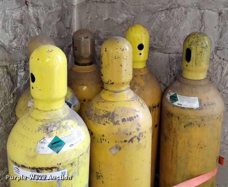 image for item LP9693 (6) oxygen tanks