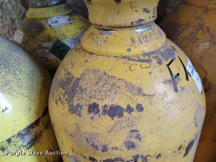 image for item LP9693 (6) oxygen tanks