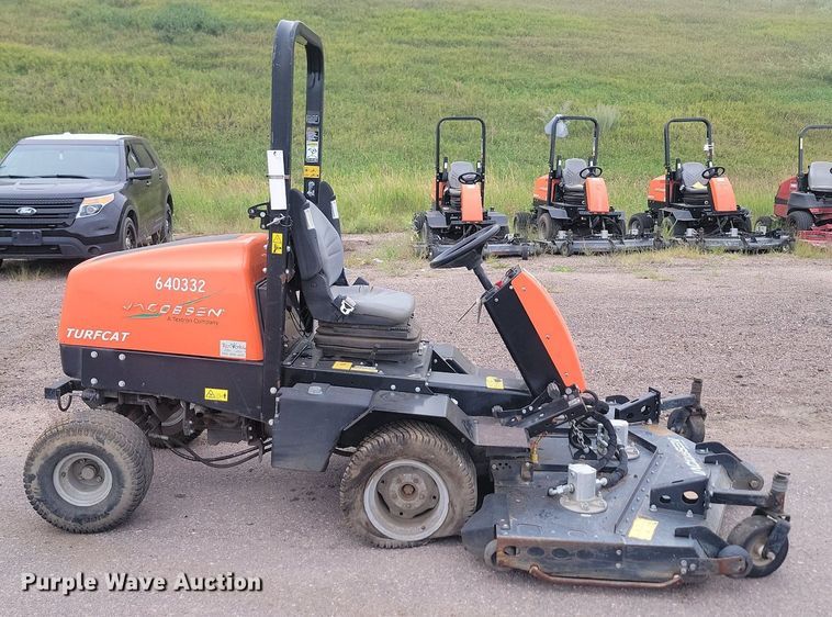 image for item LQ9116 Jacobsen Turfcat 628D  lawn mower