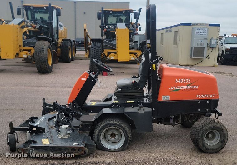 image for item LQ9116 Jacobsen Turfcat 628D  lawn mower