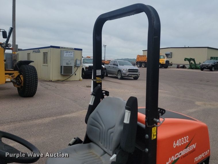 image for item LQ9116 Jacobsen Turfcat 628D  lawn mower