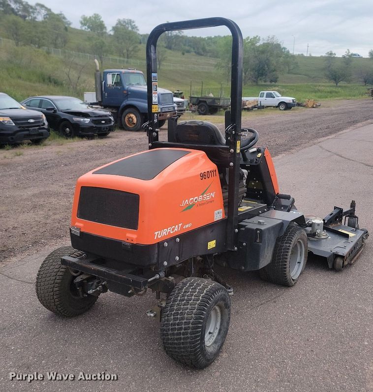 image for item LQ9117 Jacobsen Turfcat 628D  lawn mower