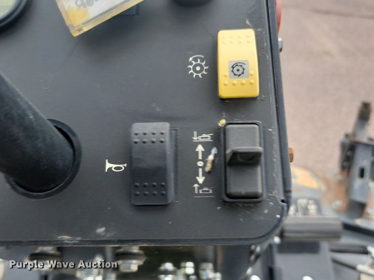 image for item LQ9117 Jacobsen Turfcat 628D  lawn mower