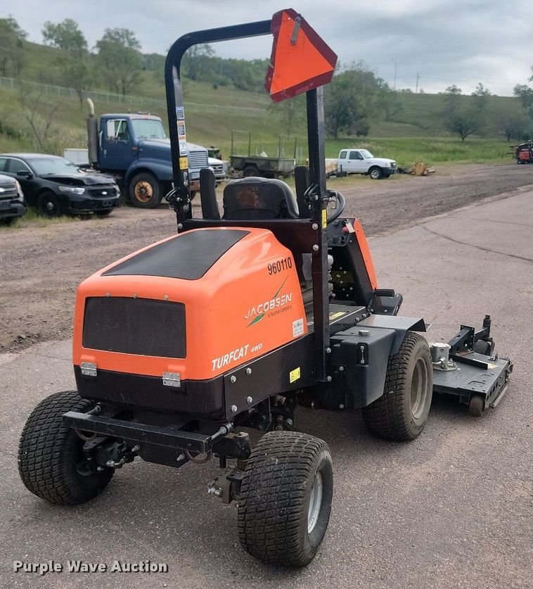 image for item LQ9118 Jacobsen Turfcat 628D  lawn mower