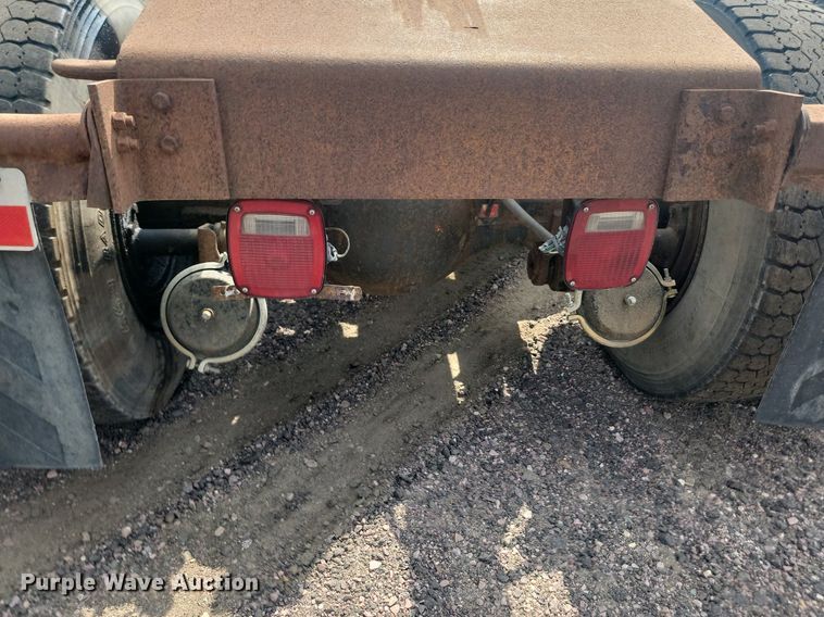 image for item LQ9124 1993 International 8200  semi truck