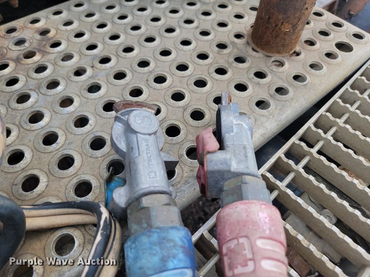 image for item LQ9124 1993 International 8200  semi truck