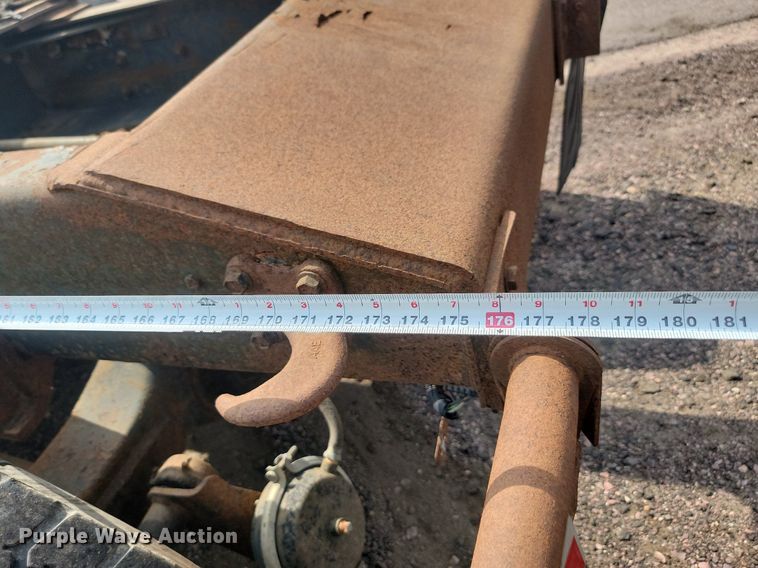 image for item LQ9124 1993 International 8200  semi truck