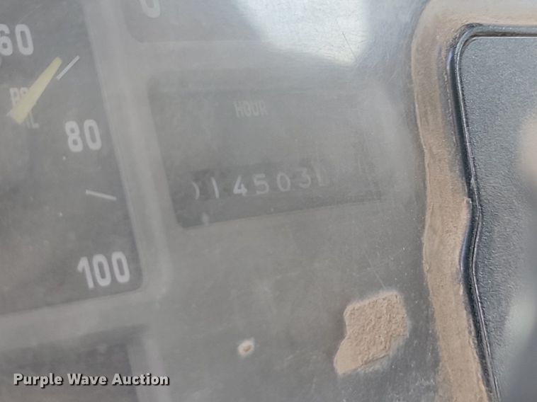 image for item LQ9124 1993 International 8200  semi truck