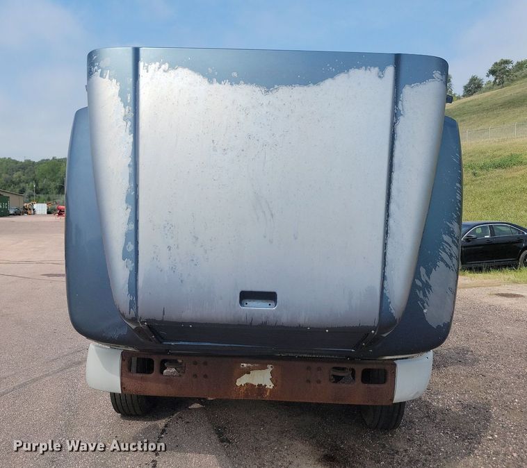 image for item LQ9124 1993 International 8200  semi truck