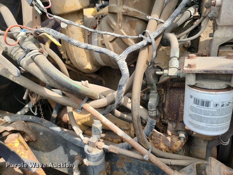 image for item LQ9124 1993 International 8200  semi truck