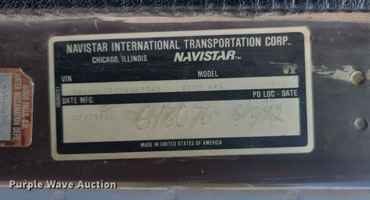 image for item LQ9124 1993 International 8200  semi truck