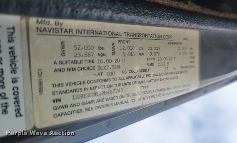 image for item LQ9124 1993 International 8200  semi truck