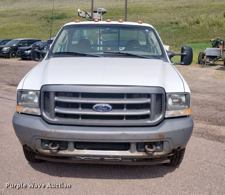 image for item LQ9125 2003 Ford F350 Super Duty  utility bed pickup truck