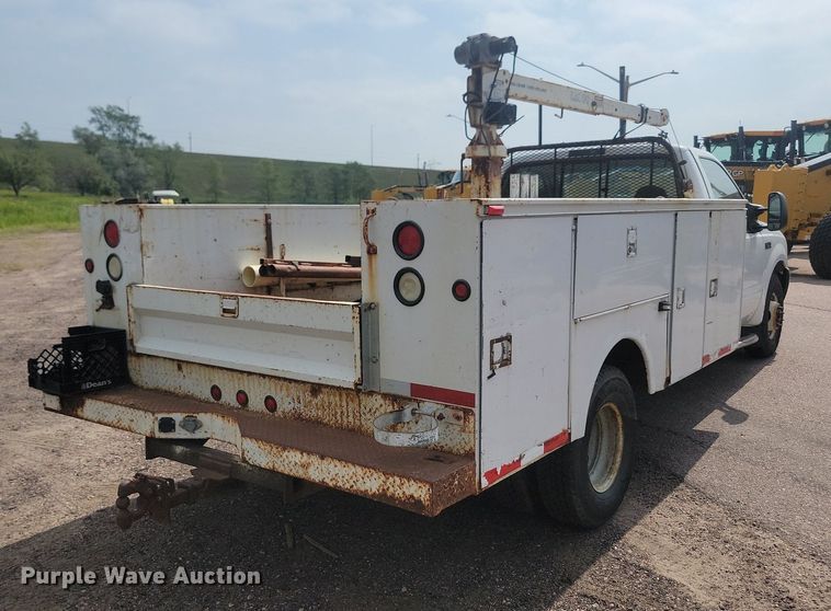 image for item LQ9125 2003 Ford F350 Super Duty  utility bed pickup truck