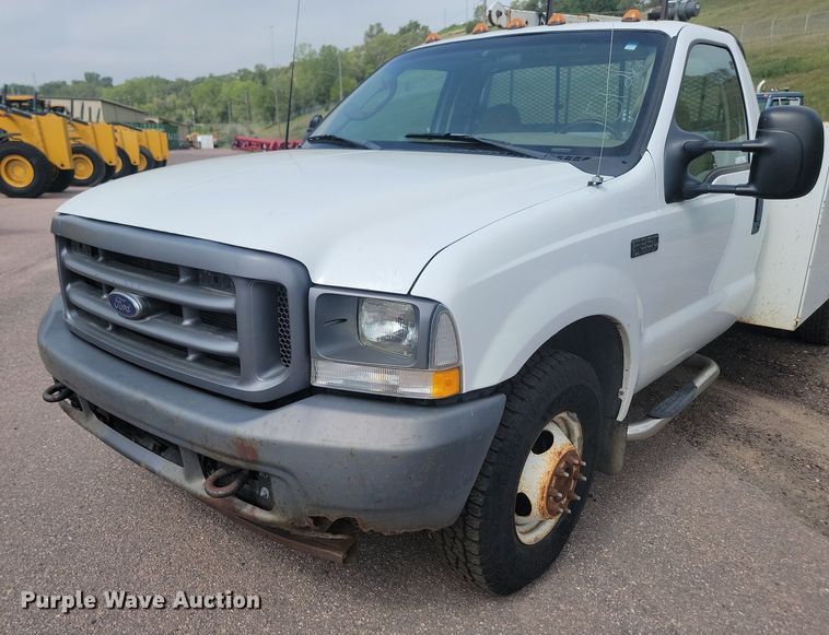 image for item LQ9125 2003 Ford F350 Super Duty  utility bed pickup truck