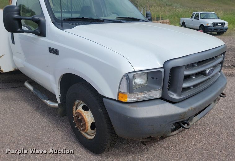 image for item LQ9125 2003 Ford F350 Super Duty  utility bed pickup truck