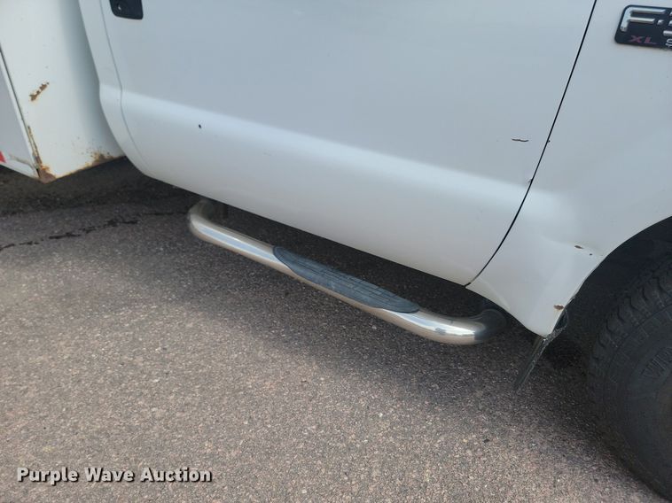 image for item LQ9125 2003 Ford F350 Super Duty  utility bed pickup truck