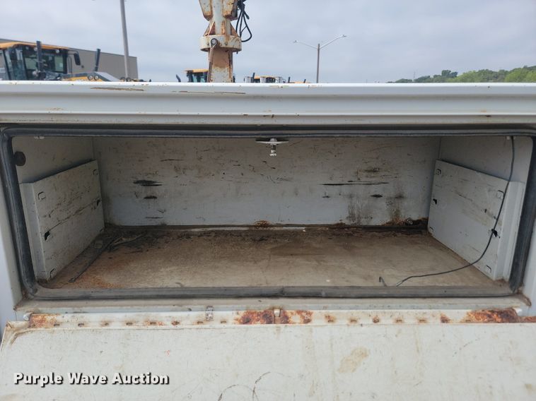 image for item LQ9125 2003 Ford F350 Super Duty  utility bed pickup truck