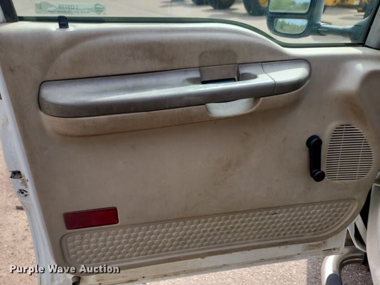 image for item LQ9125 2003 Ford F350 Super Duty  utility bed pickup truck