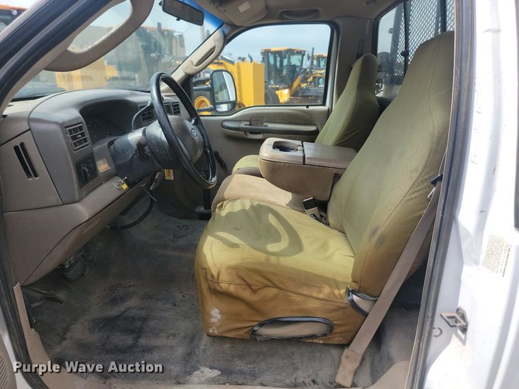 image for item LQ9125 2003 Ford F350 Super Duty  utility bed pickup truck