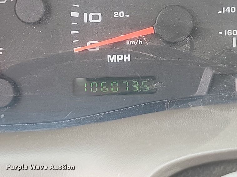 image for item LQ9125 2003 Ford F350 Super Duty  utility bed pickup truck