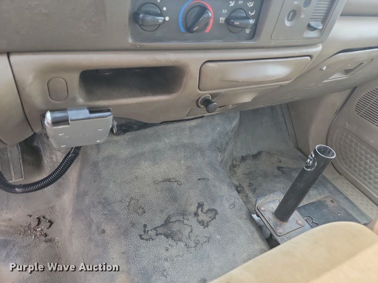 image for item LQ9125 2003 Ford F350 Super Duty  utility bed pickup truck