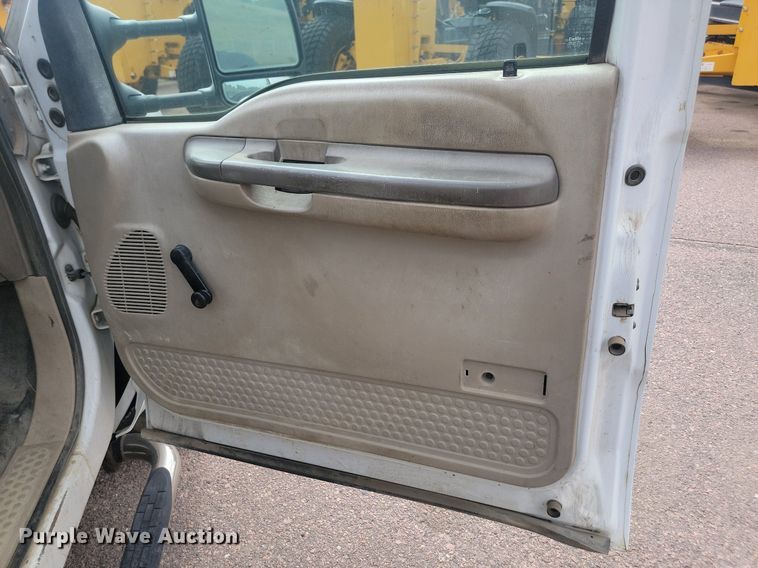 image for item LQ9125 2003 Ford F350 Super Duty  utility bed pickup truck