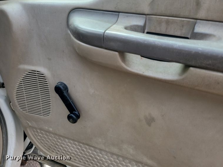 image for item LQ9125 2003 Ford F350 Super Duty  utility bed pickup truck