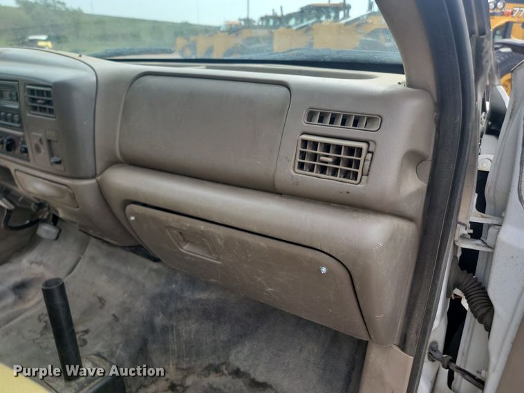 image for item LQ9125 2003 Ford F350 Super Duty  utility bed pickup truck