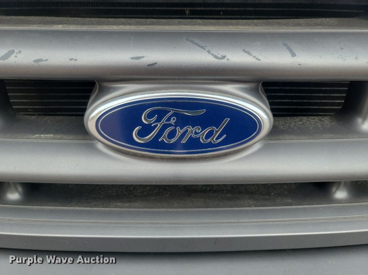 image for item LQ9125 2003 Ford F350 Super Duty  utility bed pickup truck