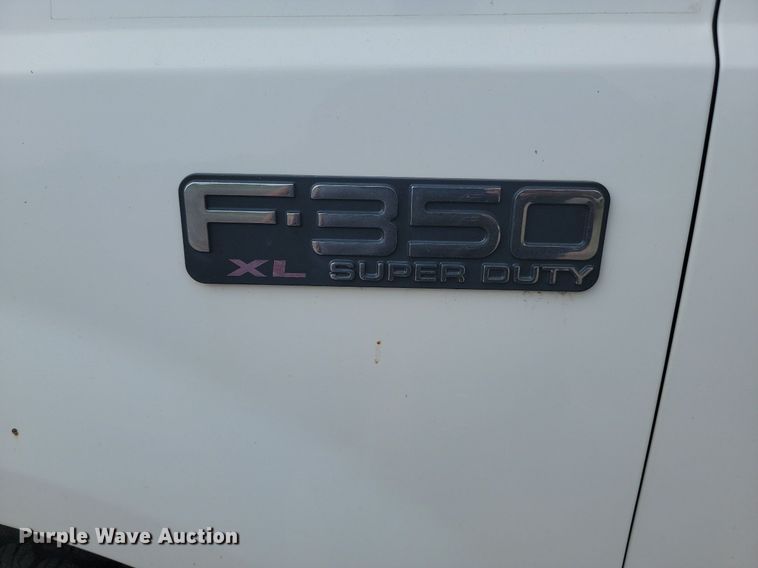 image for item LQ9125 2003 Ford F350 Super Duty  utility bed pickup truck