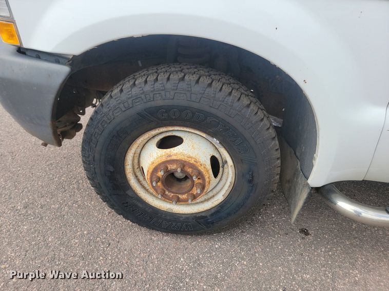 image for item LQ9125 2003 Ford F350 Super Duty  utility bed pickup truck