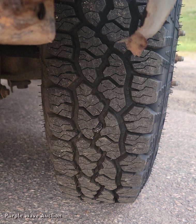 image for item LQ9125 2003 Ford F350 Super Duty  utility bed pickup truck