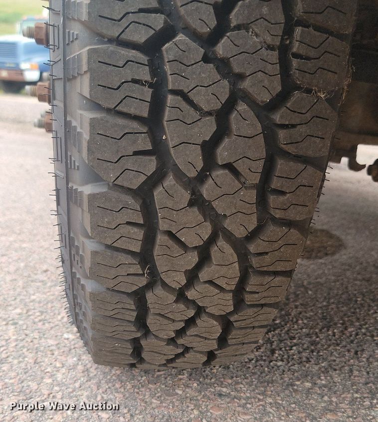 image for item LQ9125 2003 Ford F350 Super Duty  utility bed pickup truck