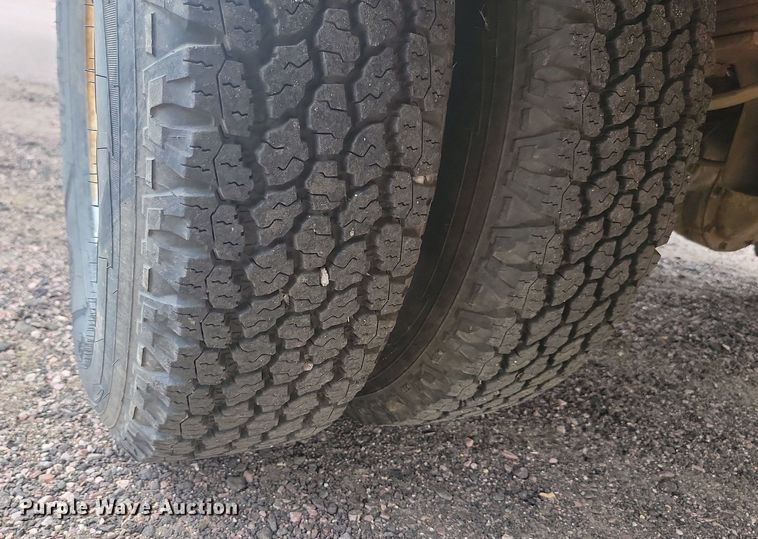 image for item LQ9125 2003 Ford F350 Super Duty  utility bed pickup truck