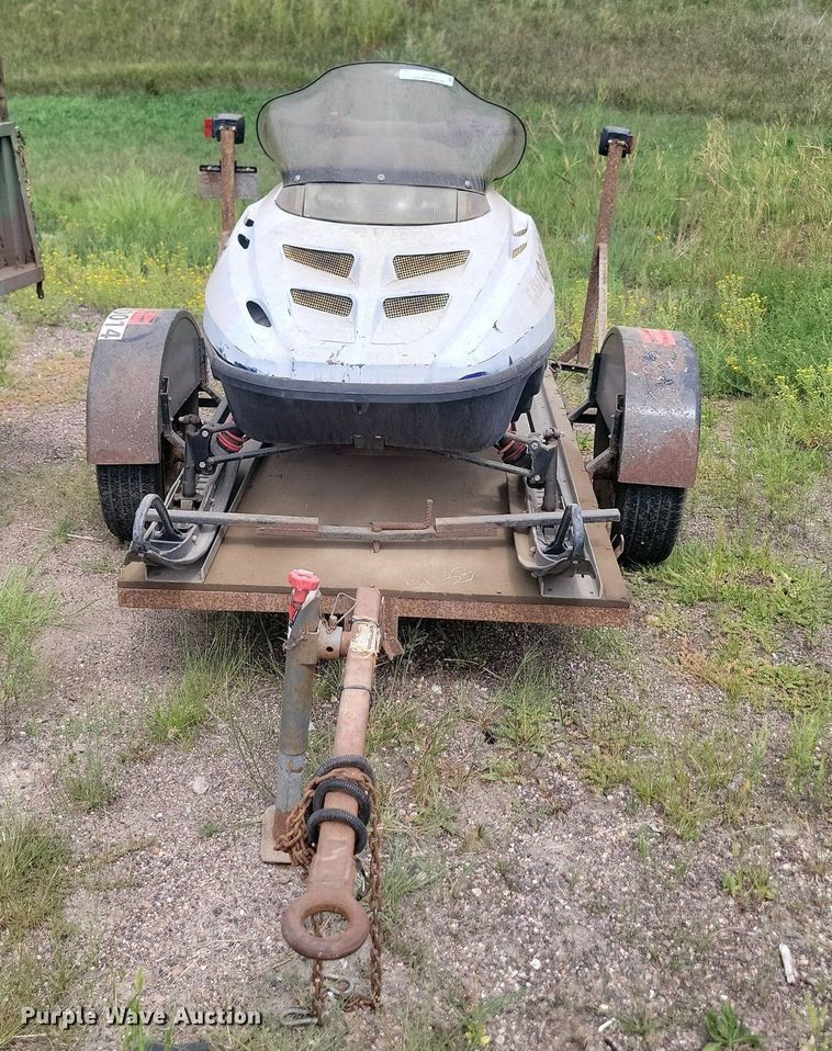 image for item LQ9127 2001 Polaris 500  snowmobile