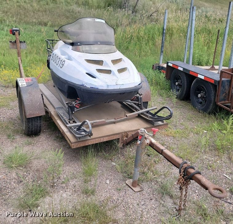 image for item LQ9127 2001 Polaris 500  snowmobile