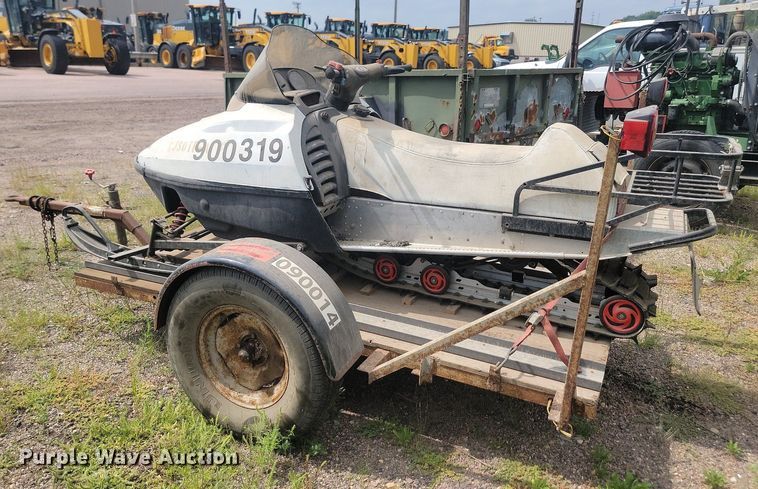 image for item LQ9127 2001 Polaris 500  snowmobile