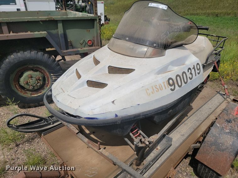 image for item LQ9127 2001 Polaris 500  snowmobile